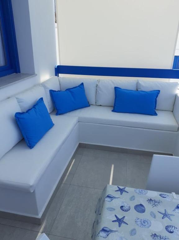 Blue And White Studios & Apartments Lefkos  Exterior photo