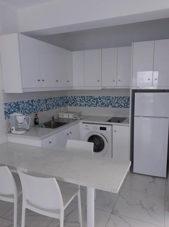 Blue And White Studios & Apartments Lefkos  Exterior photo