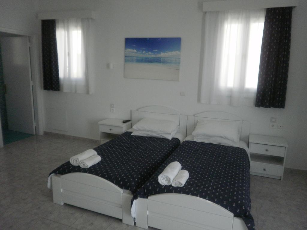 Blue And White Studios & Apartments Lefkos  Exterior photo