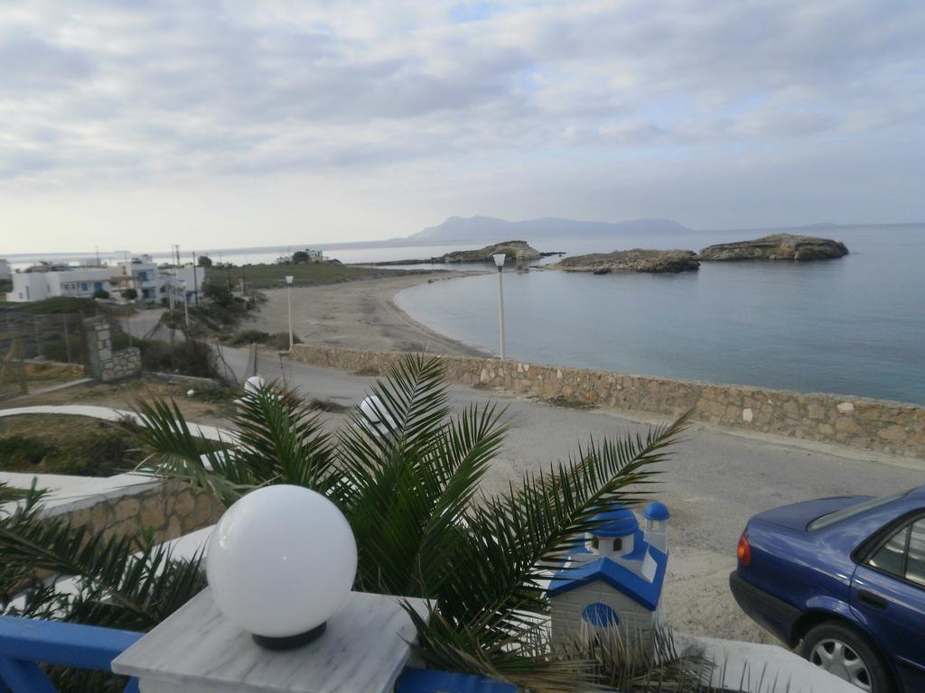 Blue And White Studios & Apartments Lefkos  Room photo