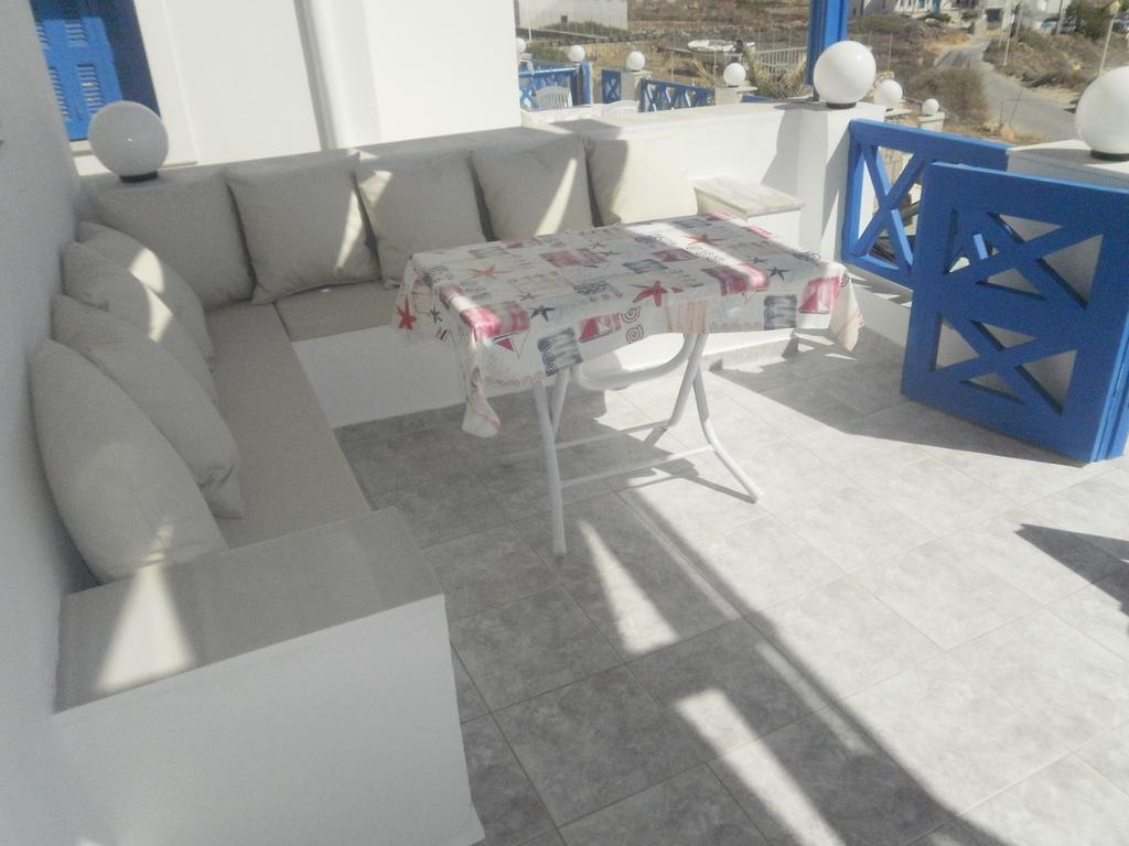 Blue And White Studios & Apartments Lefkos  Room photo