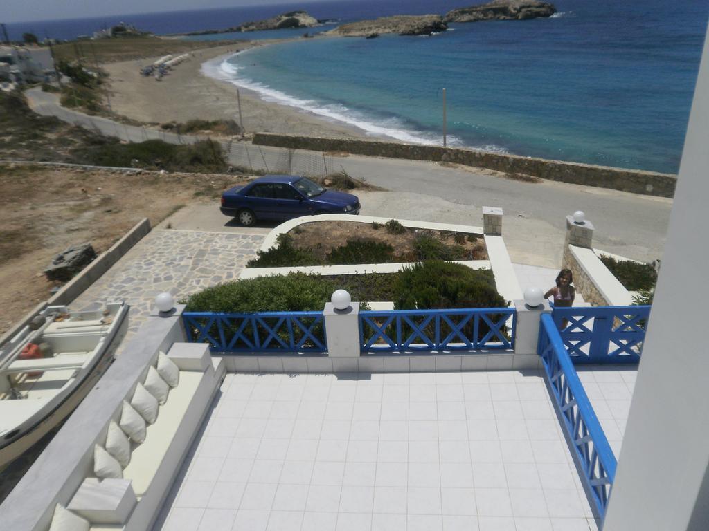 Blue And White Studios & Apartments Lefkos  Room photo