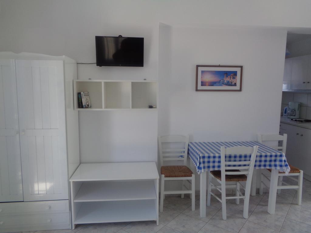 Blue And White Studios & Apartments Lefkos  Exterior photo