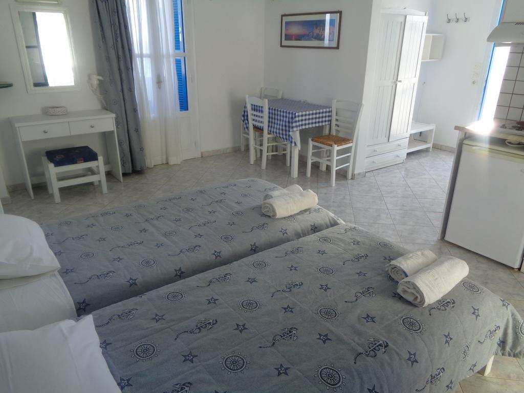 Blue And White Studios & Apartments Lefkos  Exterior photo