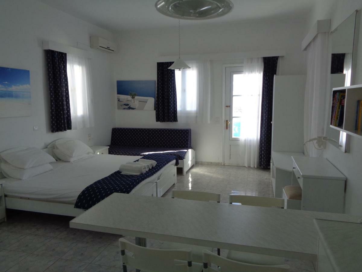 Blue And White Studios & Apartments Lefkos  Exterior photo