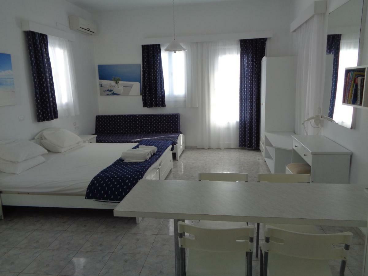 Blue And White Studios & Apartments Lefkos  Exterior photo