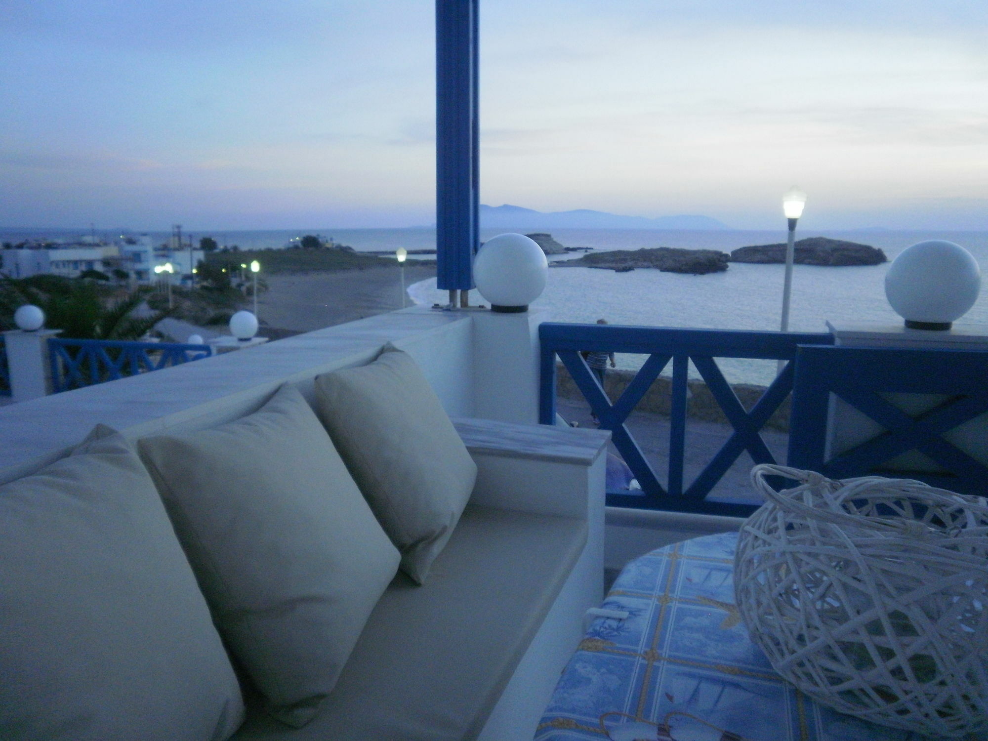 Blue And White Studios & Apartments Lefkos  Exterior photo