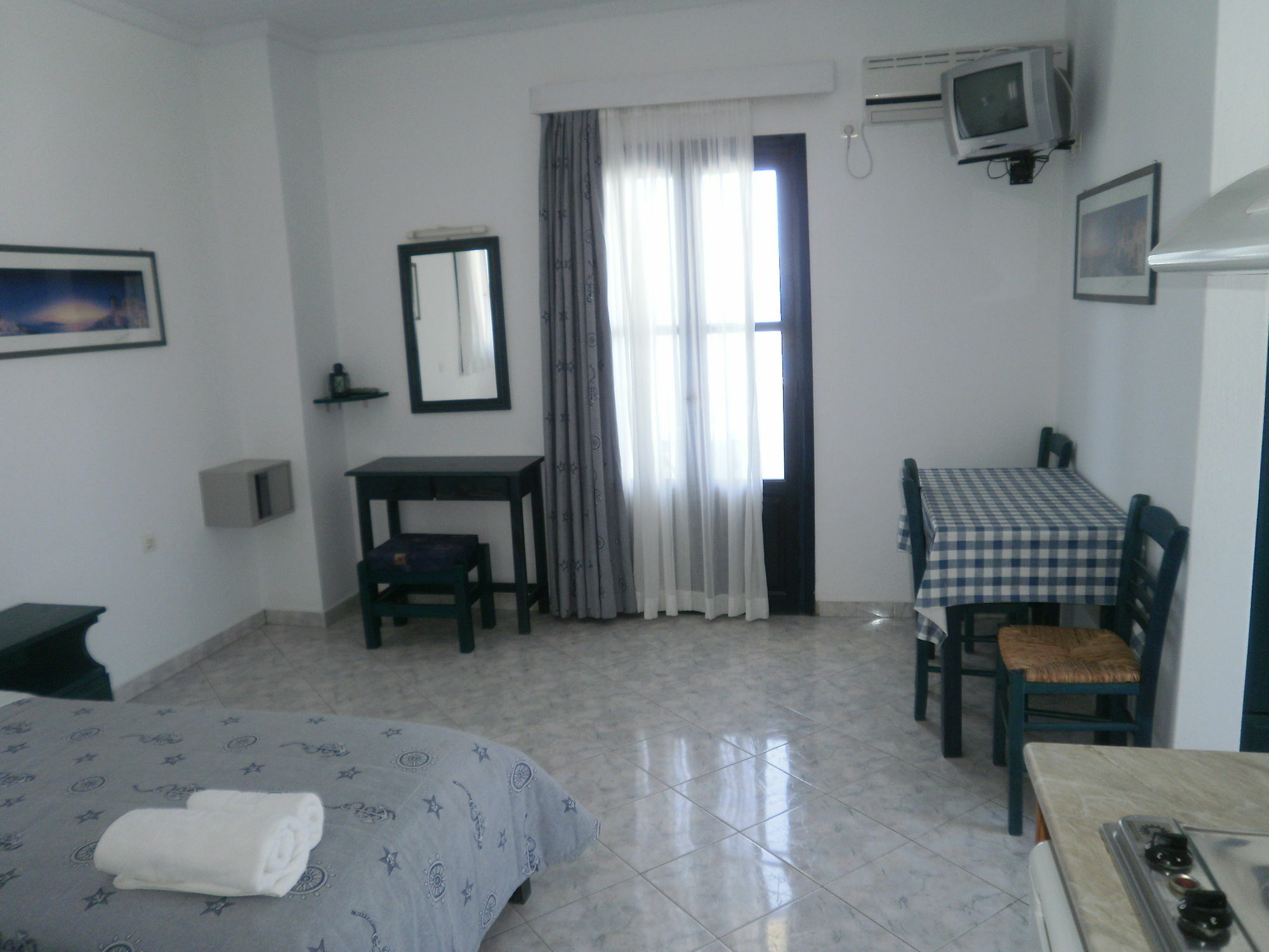 Blue And White Studios & Apartments Lefkos  Exterior photo
