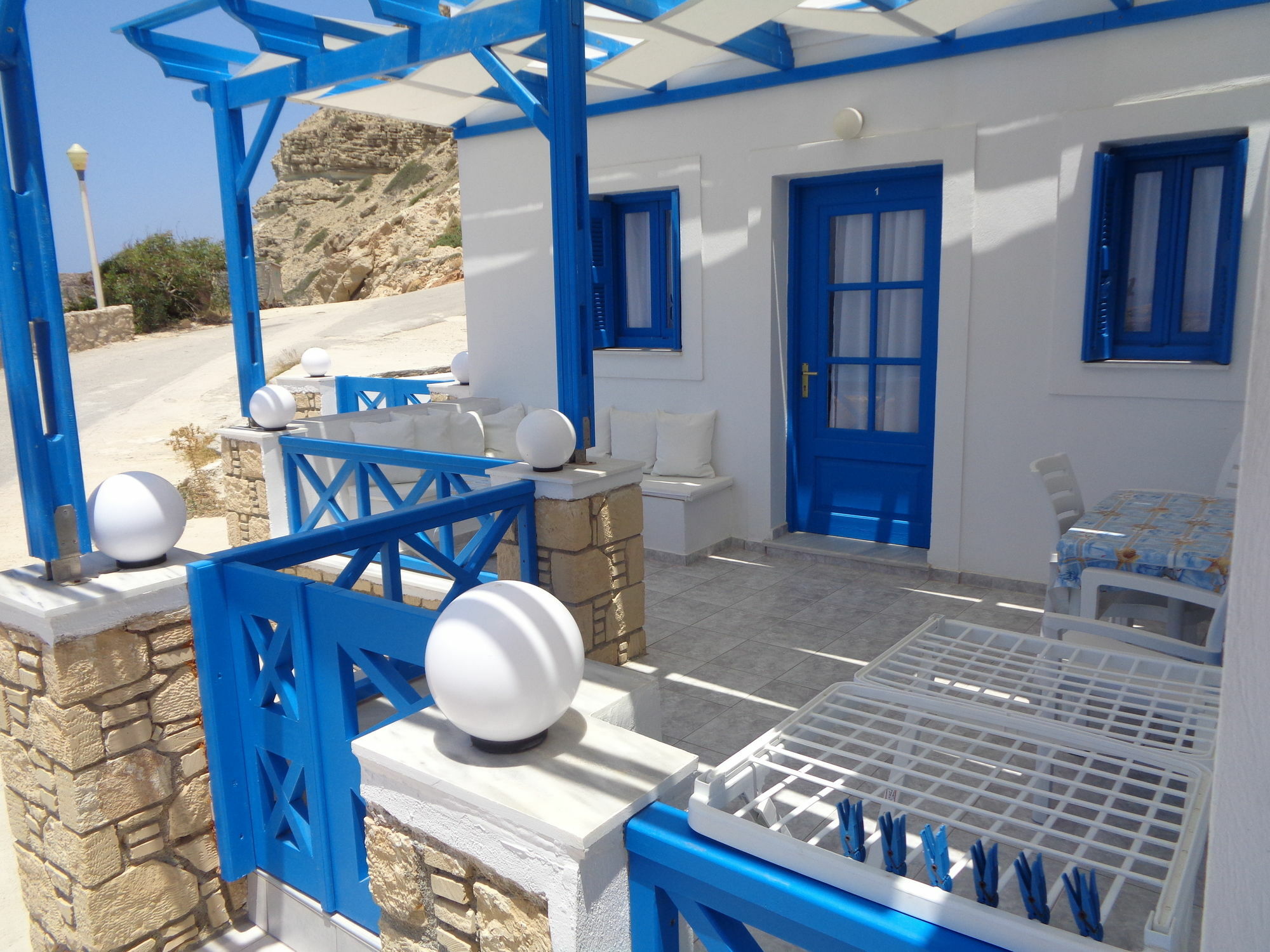 Blue And White Studios & Apartments Lefkos  Exterior photo